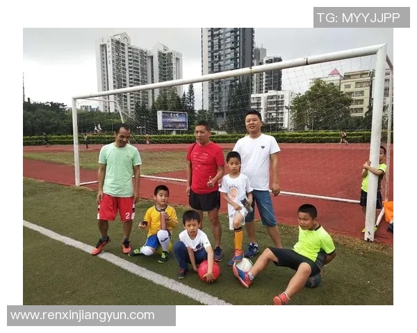 亲生儿子成足球明星的背后故事与父母的辛勤付出