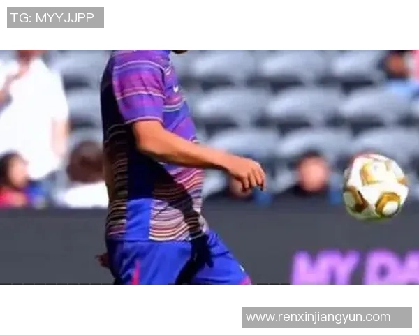 足球明星男士瘦腿图片展示运动魅力与时尚风范 足球明星男士瘦腿图片展示运动魅力与时尚风范