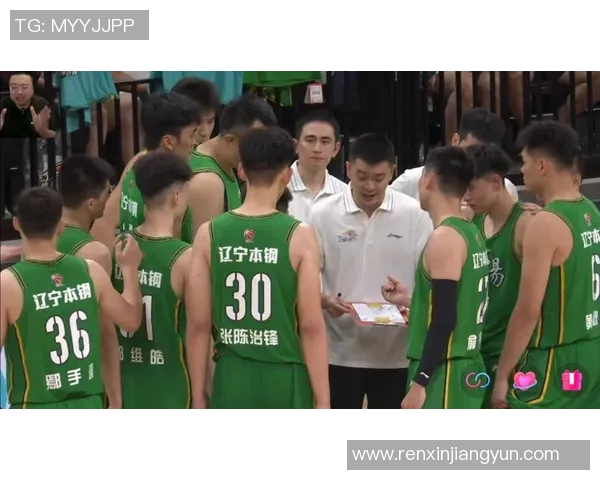 篮球校队的明星如何在赛场上展现个人魅力与团队精神的完美结合